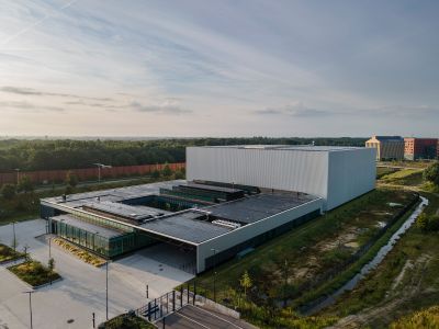 CollectieCentrum Nederland brengt vier belangrijke rijkscollecties, die van het Nederlands Openluchtmuseum, Paleis Het Loo, het Rijksmuseum en de Rijksdienst voor het Cultureel Erfgoed, samen in een van de meest duurzame gebouwen van Nederland